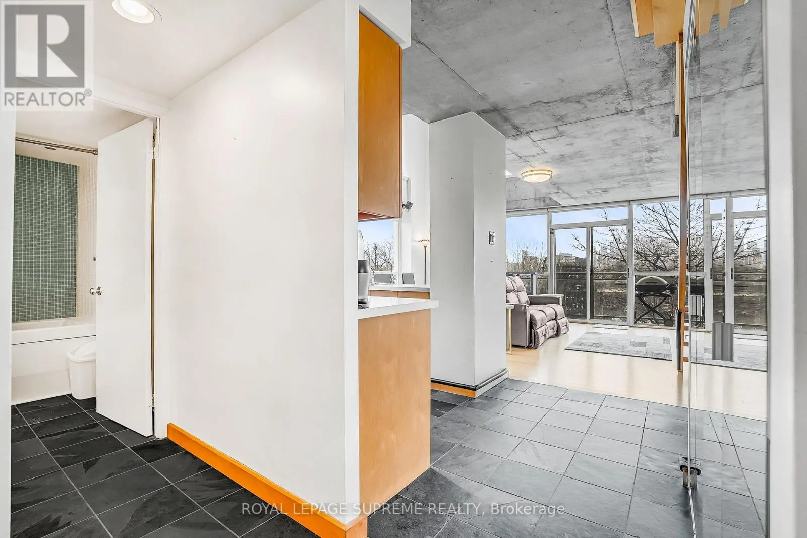 516 - 954 KING STREET W