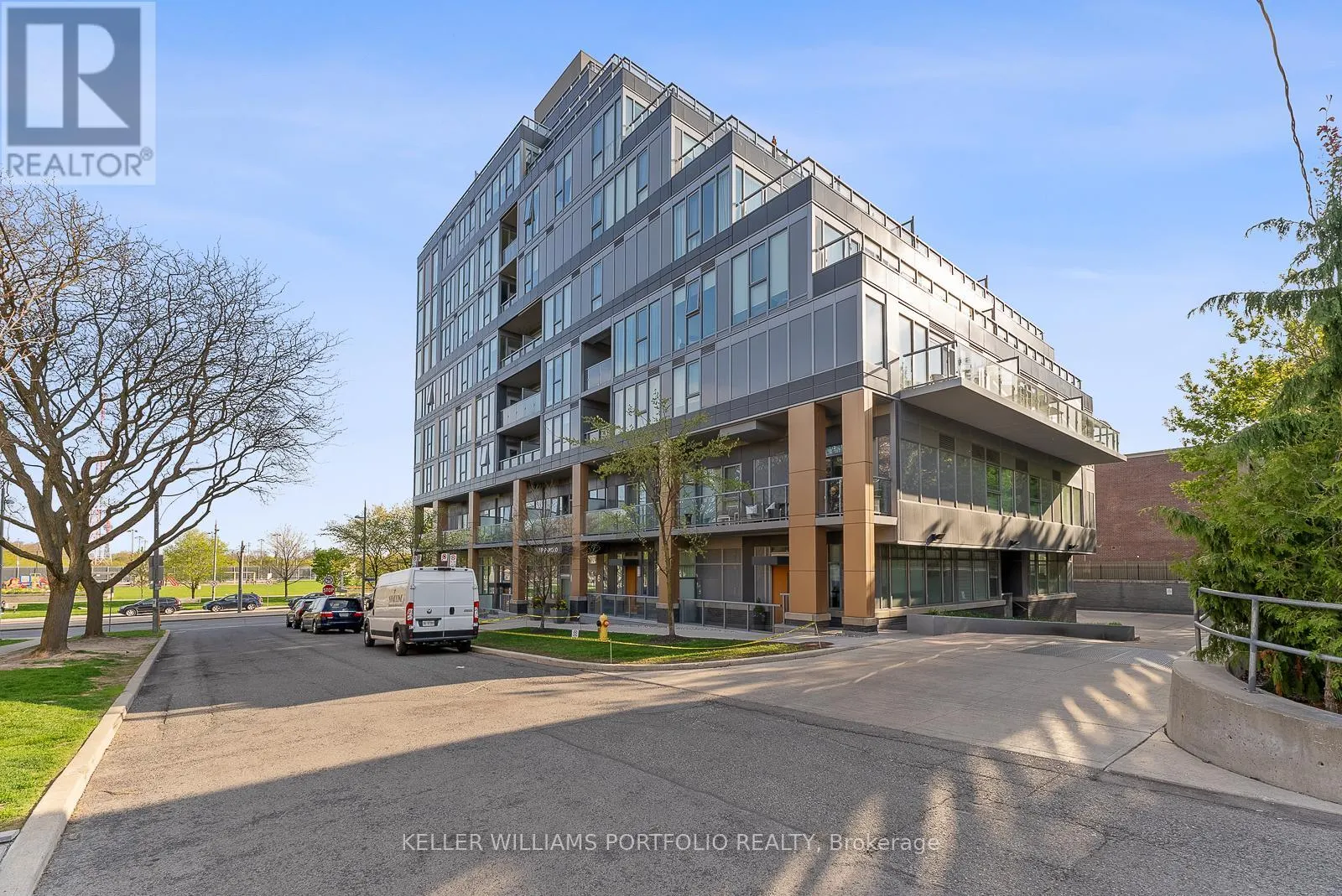 310 - 6 PARKWOOD AVENUE