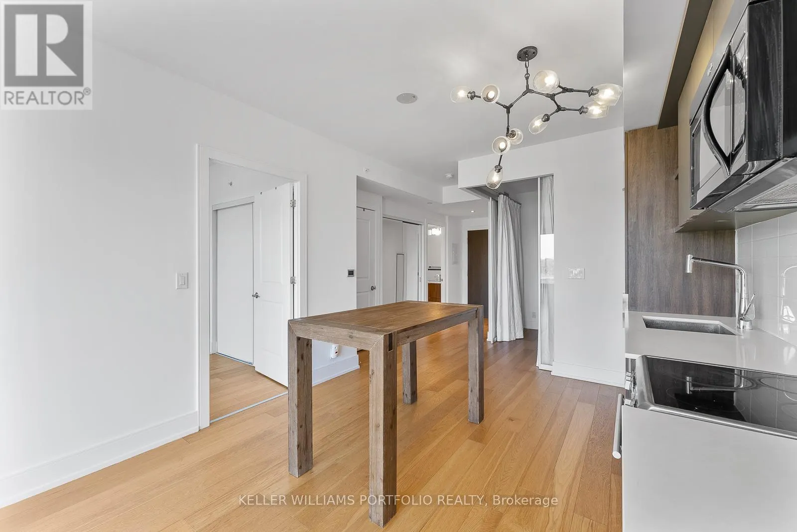 310 - 6 PARKWOOD AVENUE