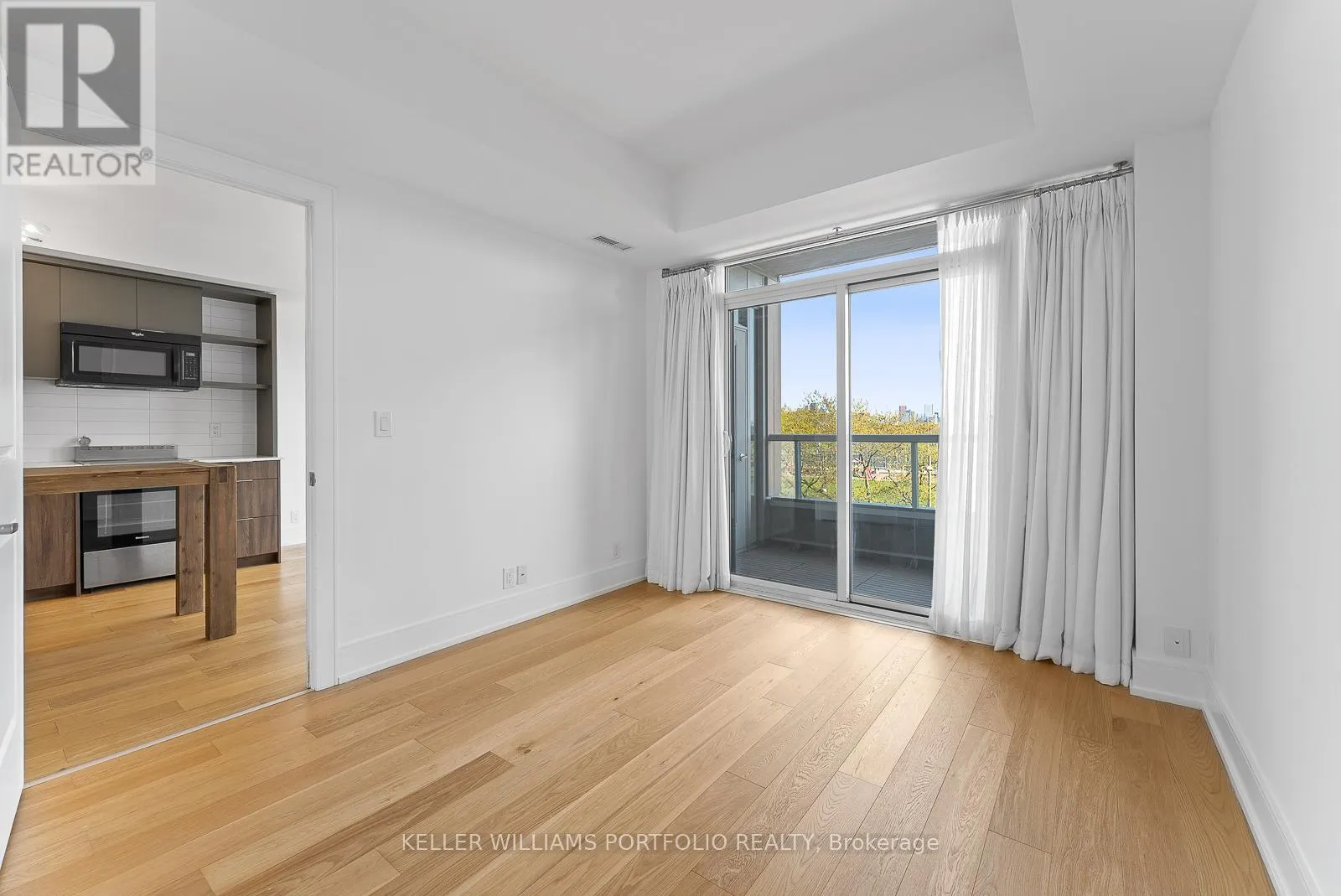 310 - 6 PARKWOOD AVENUE