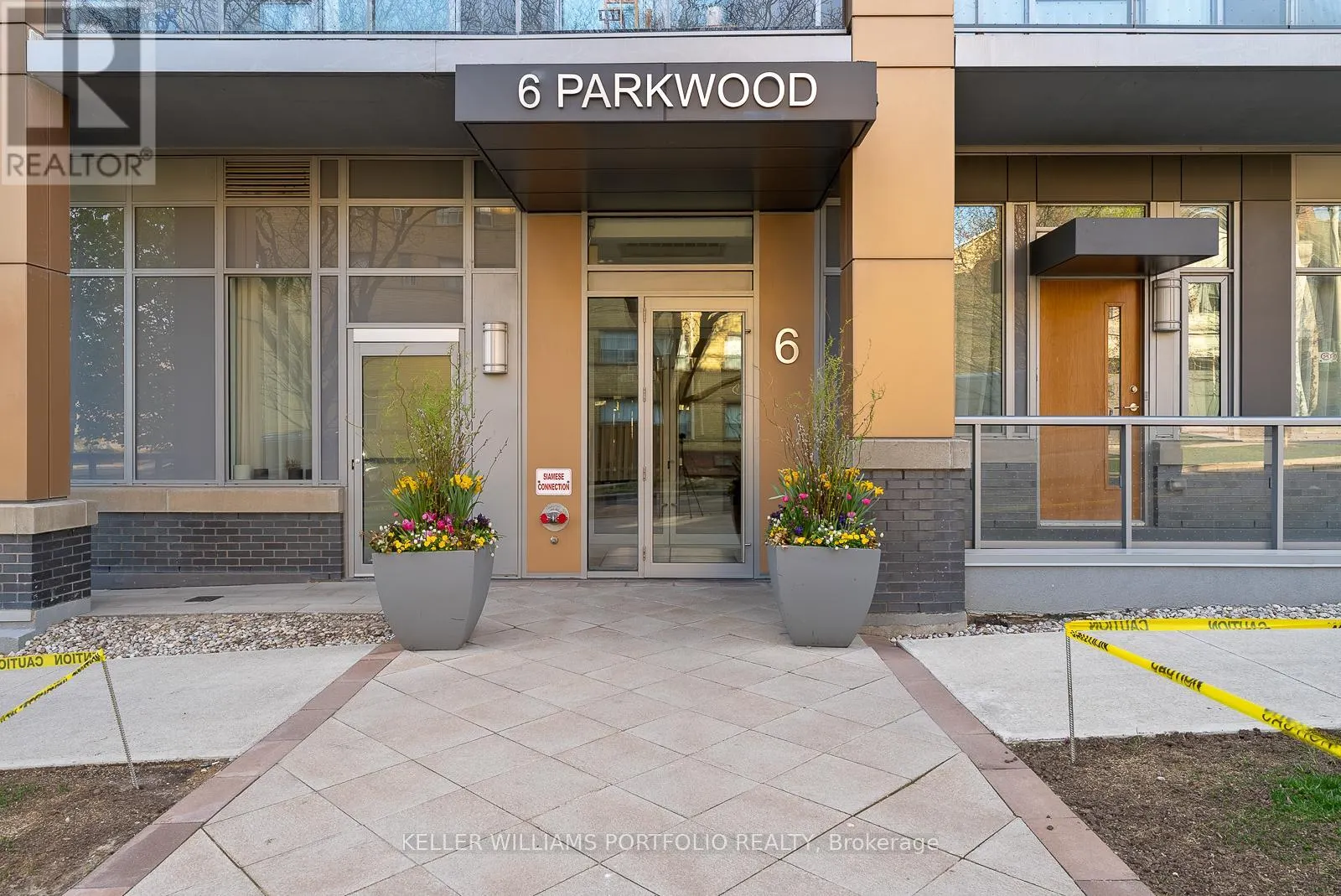 310 - 6 PARKWOOD AVENUE