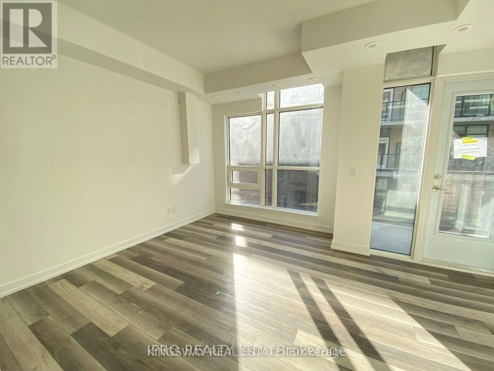 33 - 851 SHEPPARD AVENUE W