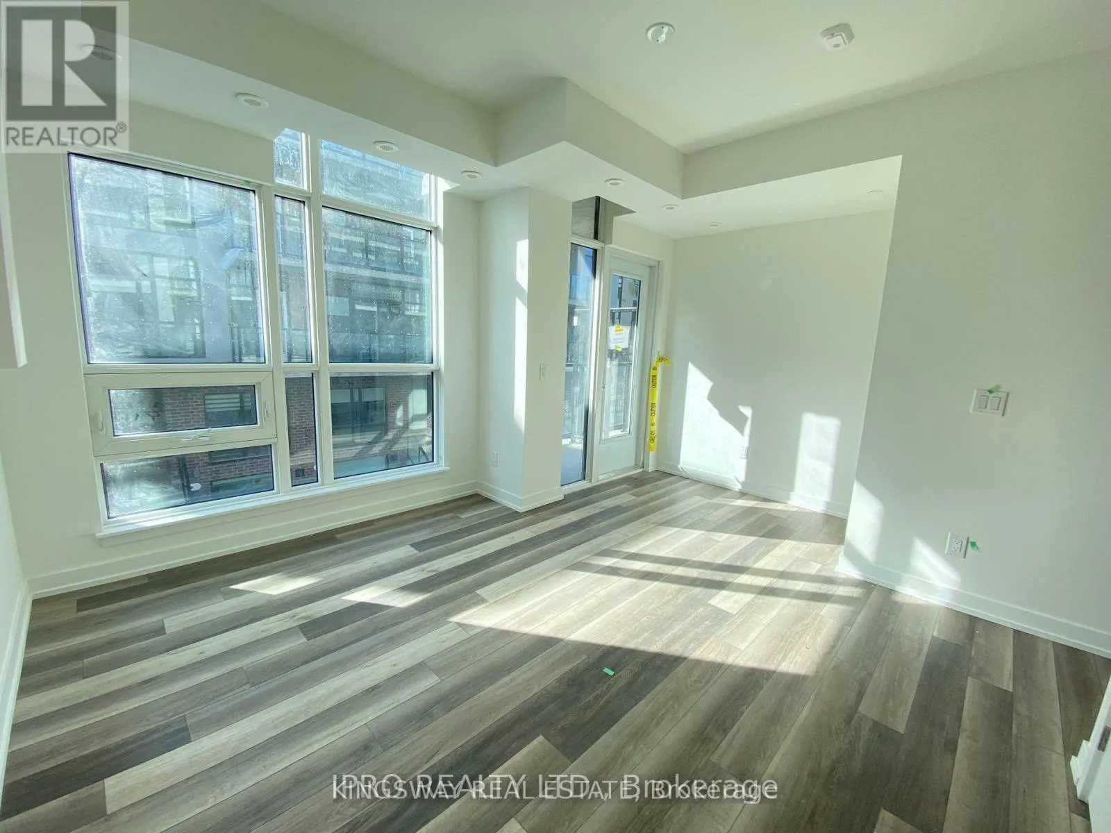 33 - 851 SHEPPARD AVENUE W