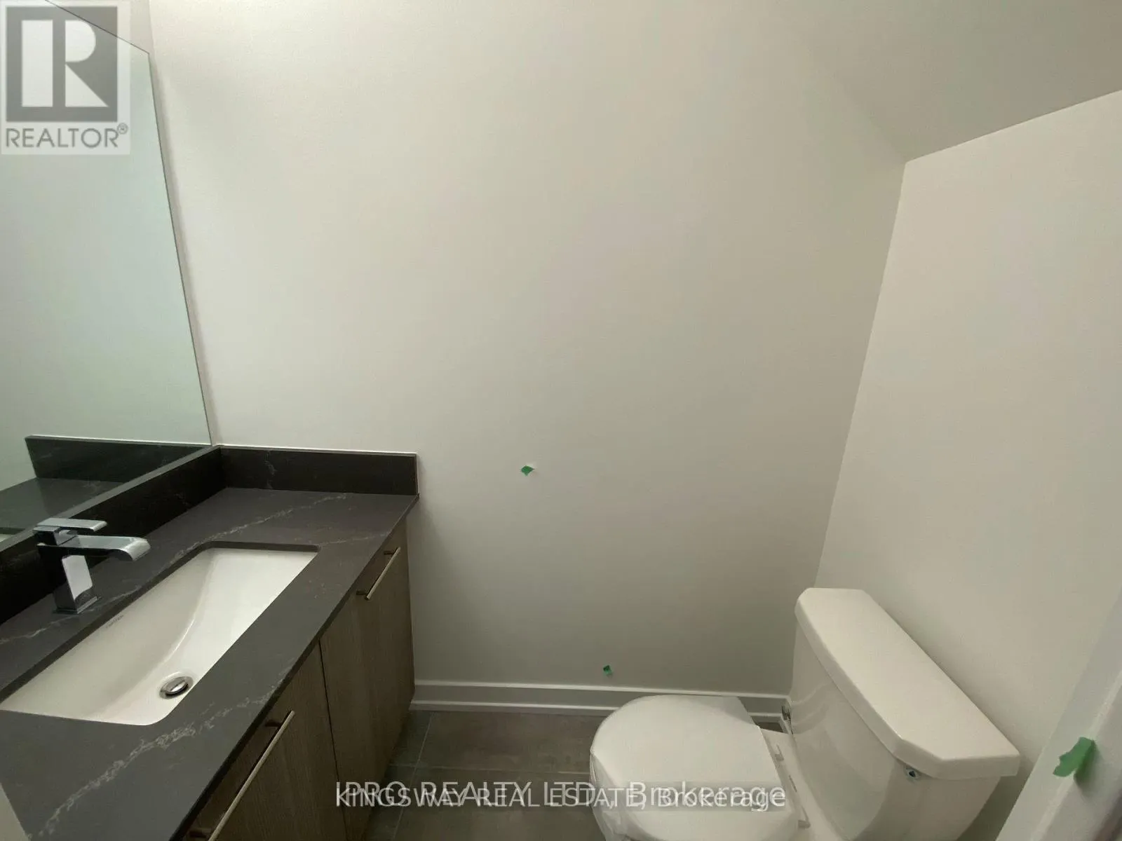 33 - 851 SHEPPARD AVENUE W