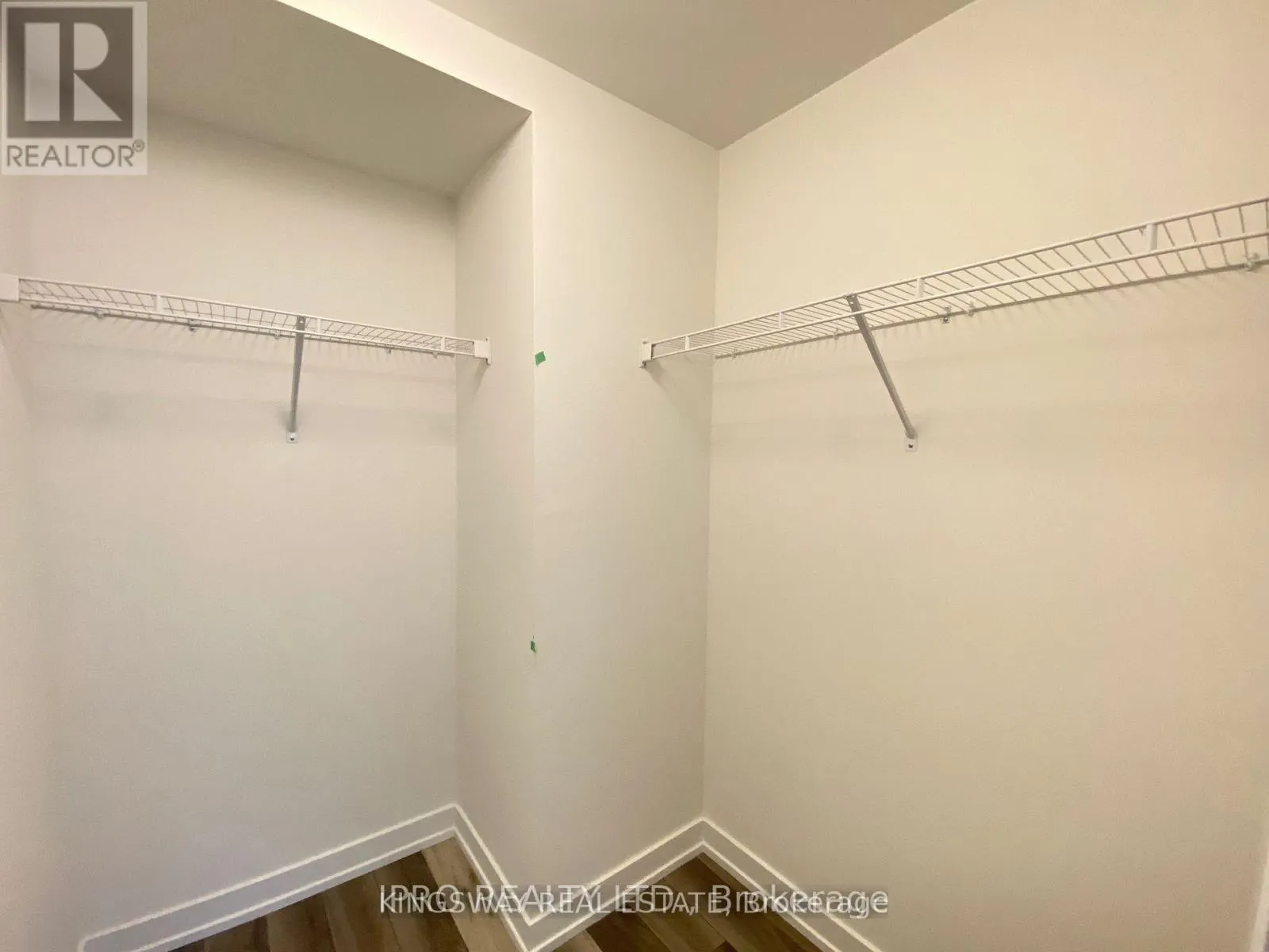 33 - 851 SHEPPARD AVENUE W