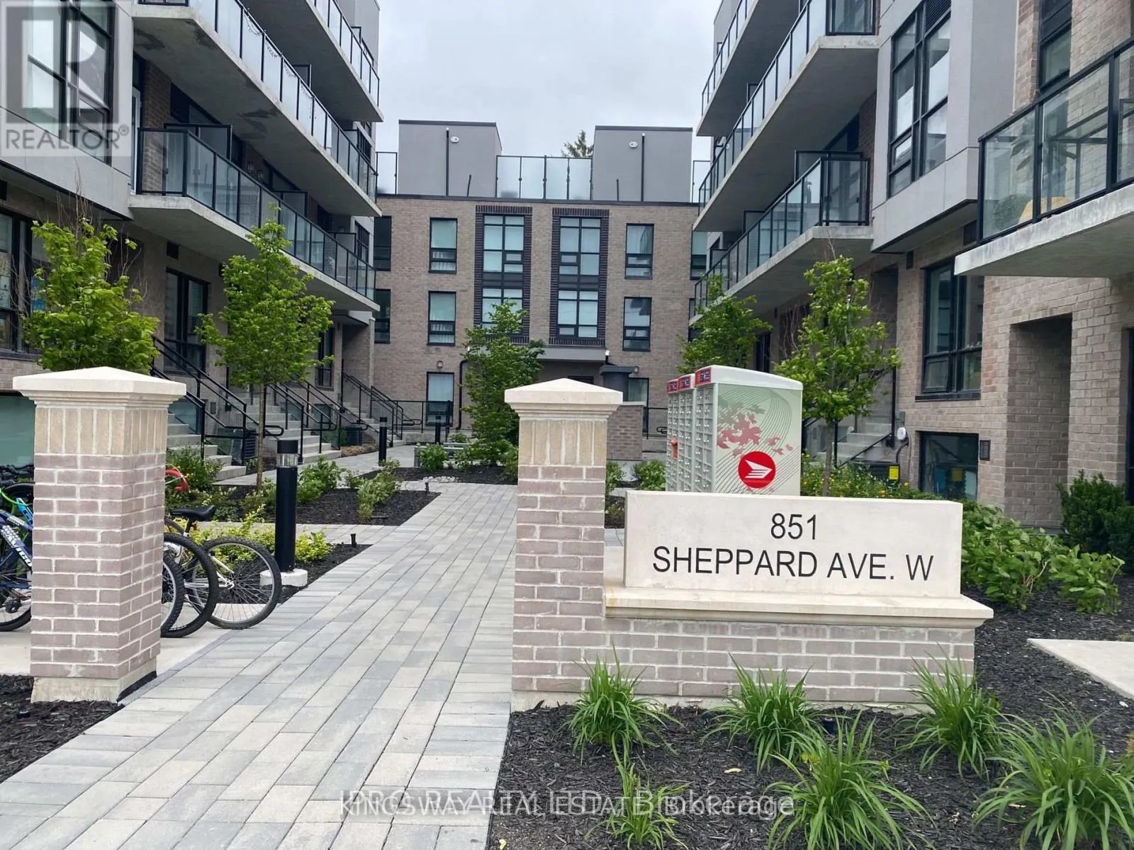 33 - 851 SHEPPARD AVENUE W
