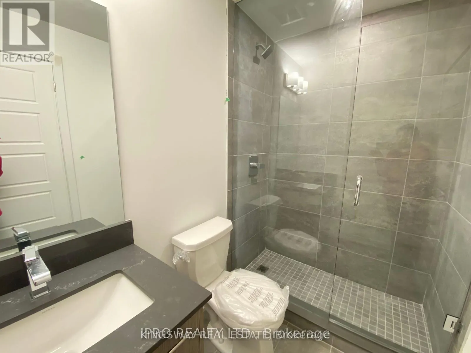 33 - 851 SHEPPARD AVENUE W