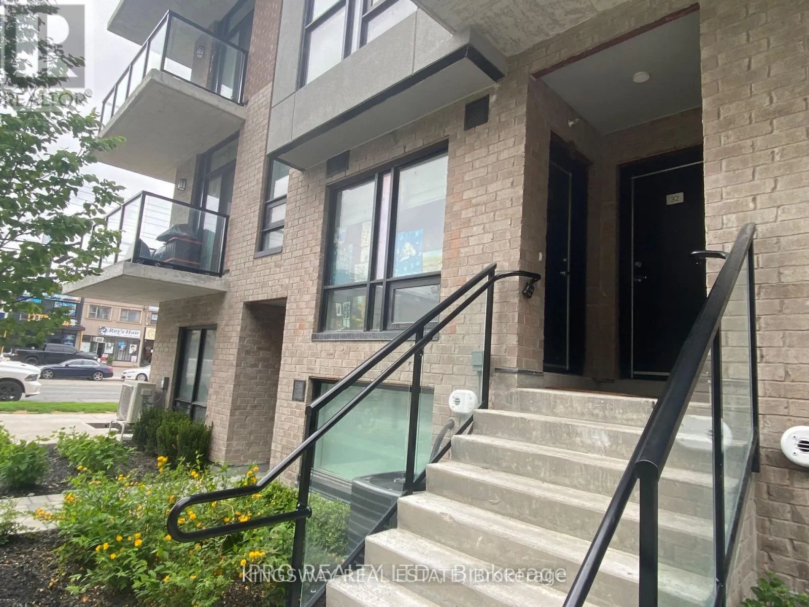 33 - 851 SHEPPARD AVENUE W