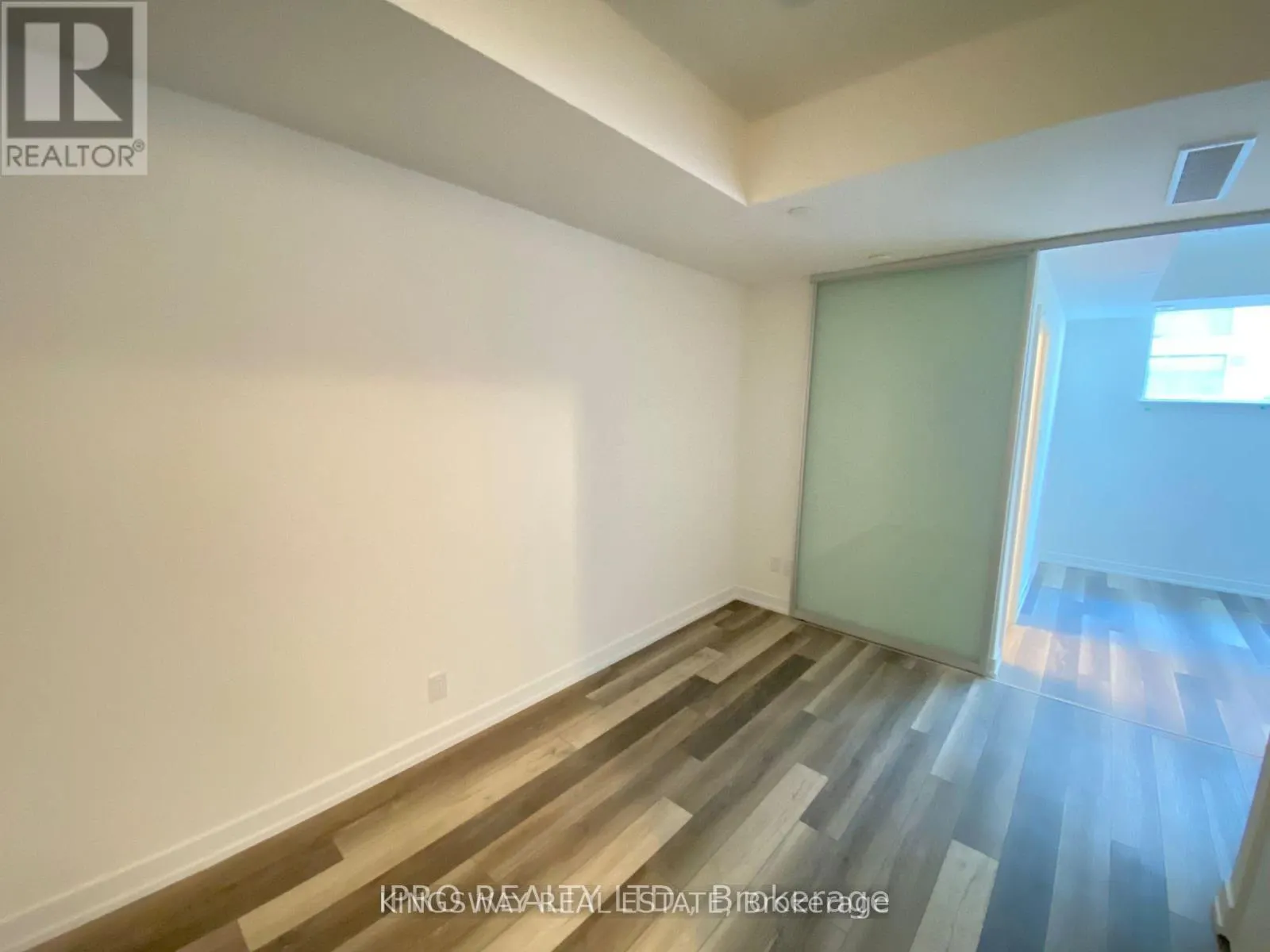 33 - 851 SHEPPARD AVENUE W