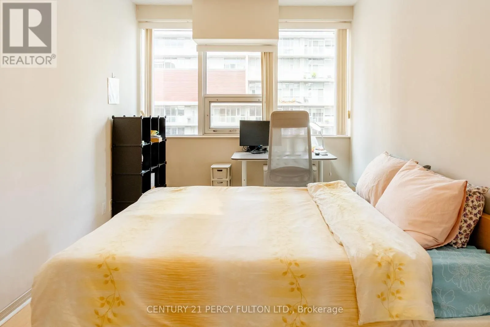 1204 - 393 KING STREET W
