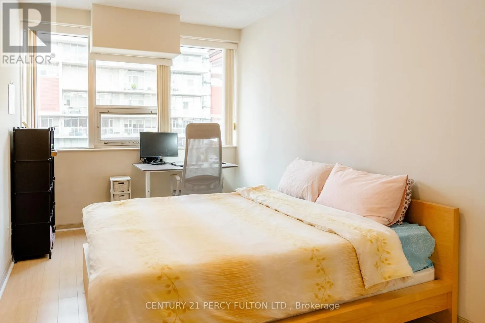 1204 - 393 KING STREET W