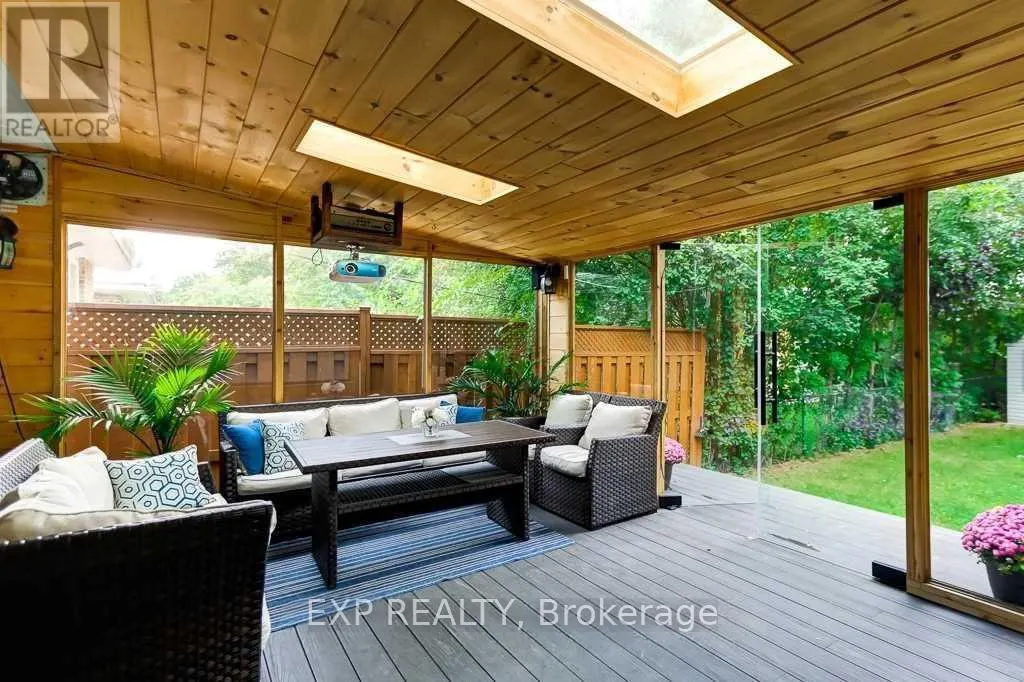 UPPER - 72 BILLINGTON CRESCENT