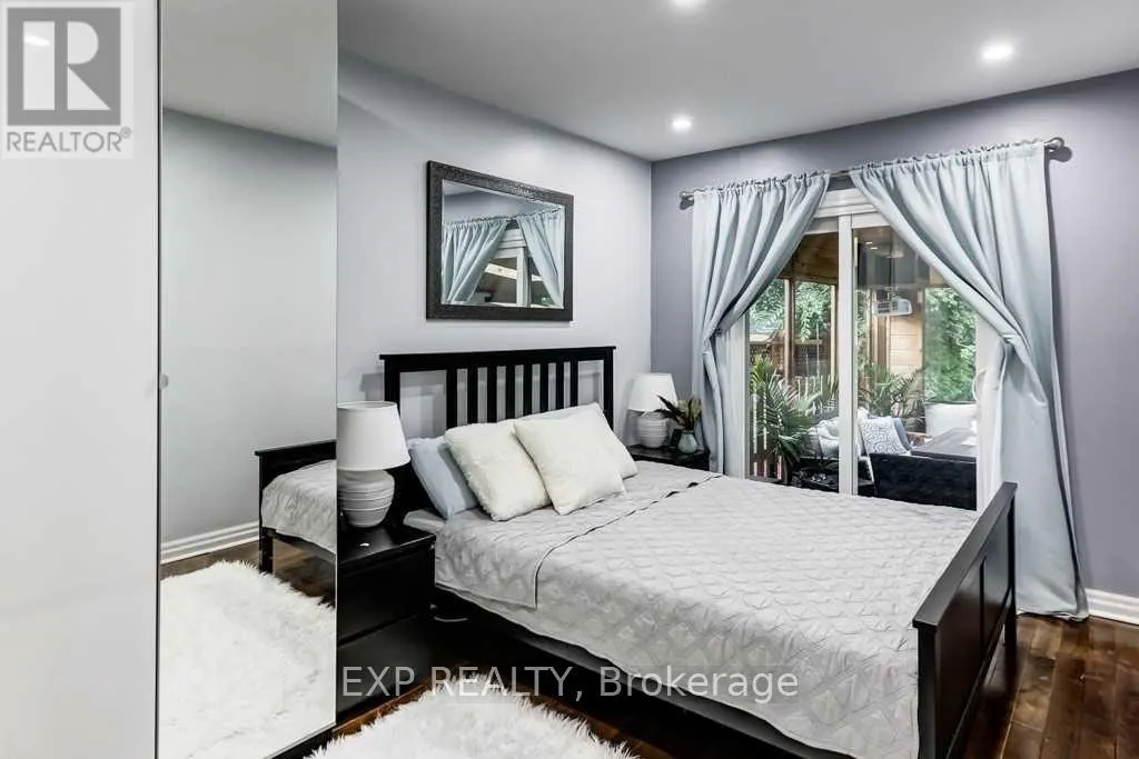 UPPER - 72 BILLINGTON CRESCENT