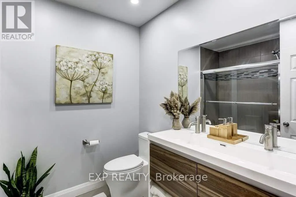 UPPER - 72 BILLINGTON CRESCENT