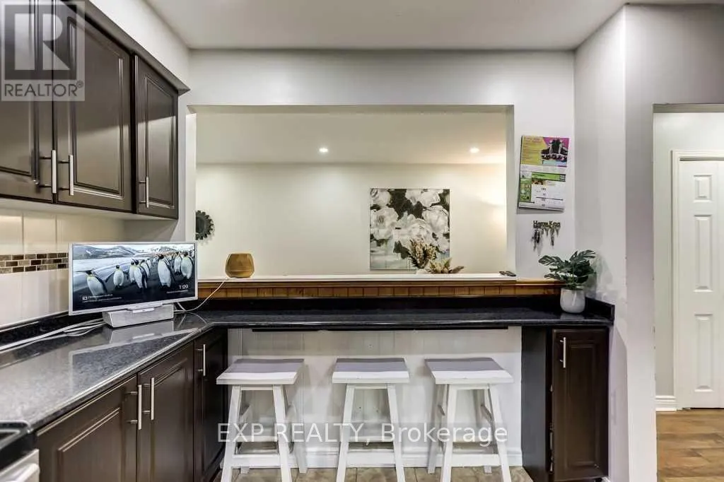 UPPER - 72 BILLINGTON CRESCENT