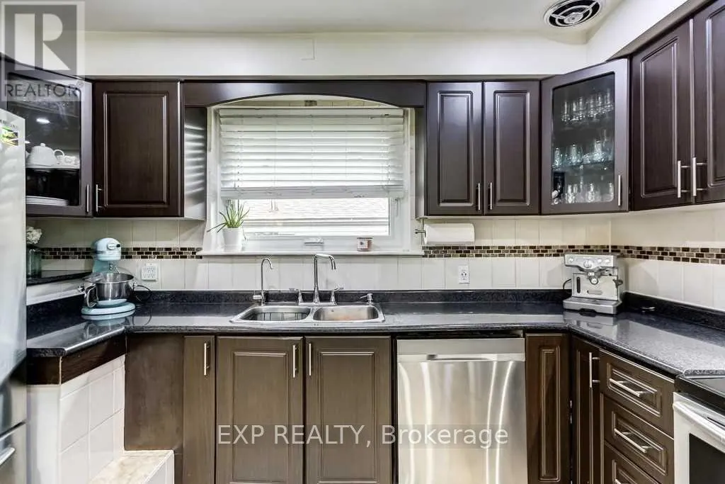 UPPER - 72 BILLINGTON CRESCENT