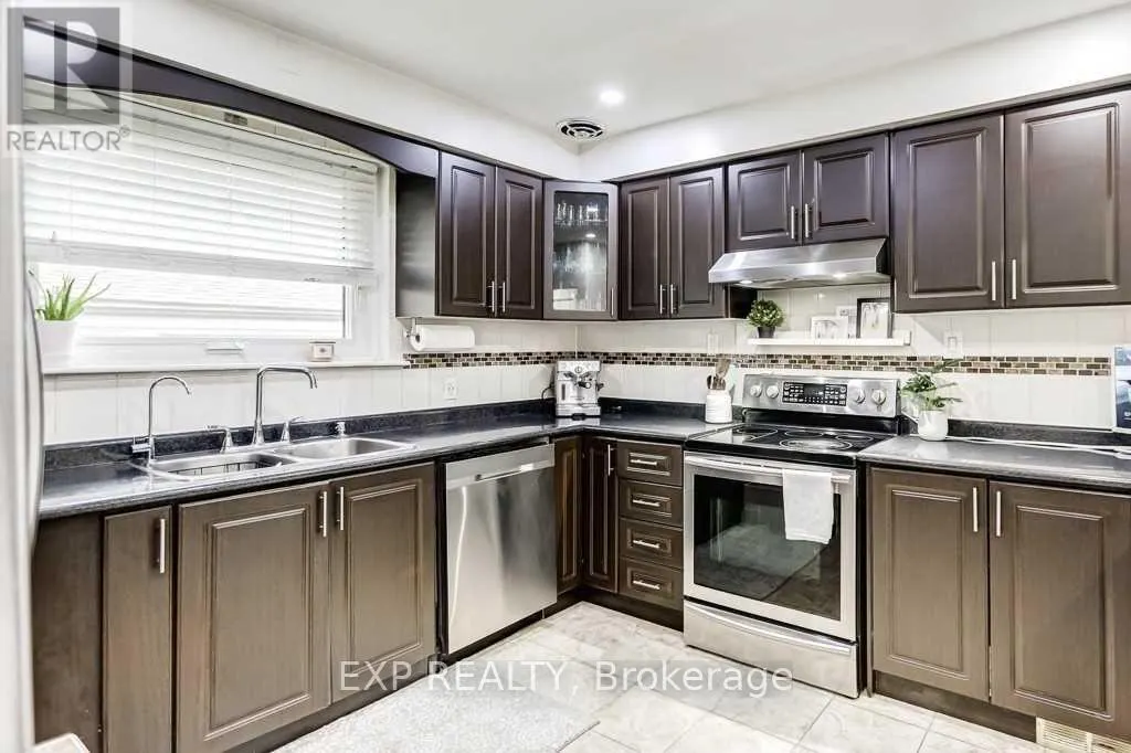 UPPER - 72 BILLINGTON CRESCENT