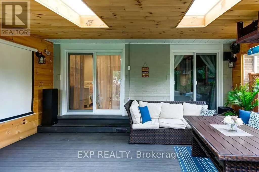 UPPER - 72 BILLINGTON CRESCENT