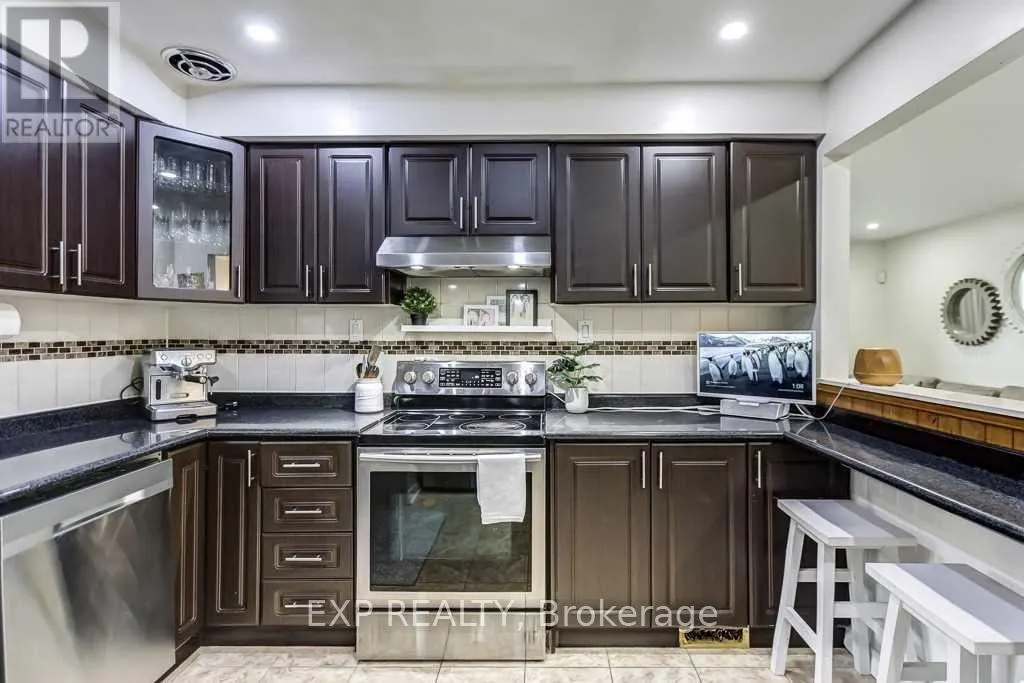 UPPER - 72 BILLINGTON CRESCENT