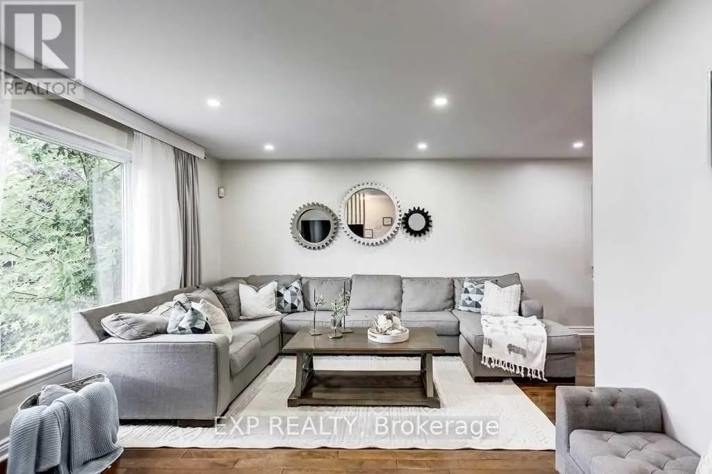 UPPER - 72 BILLINGTON CRESCENT