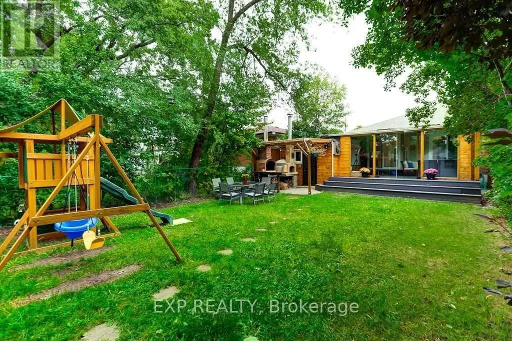 UPPER - 72 BILLINGTON CRESCENT