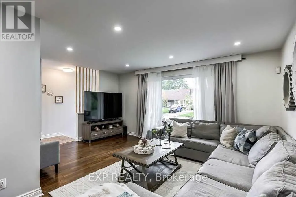 UPPER - 72 BILLINGTON CRESCENT