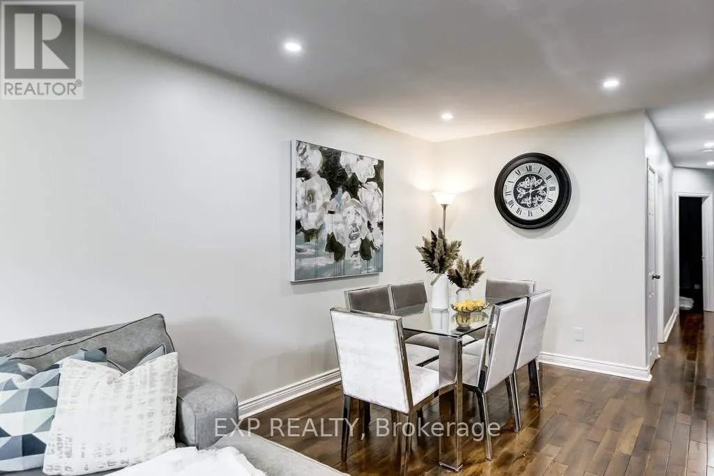 UPPER - 72 BILLINGTON CRESCENT