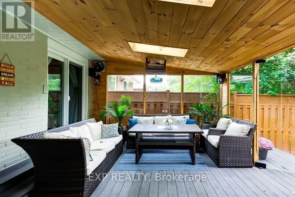 UPPER - 72 BILLINGTON CRESCENT