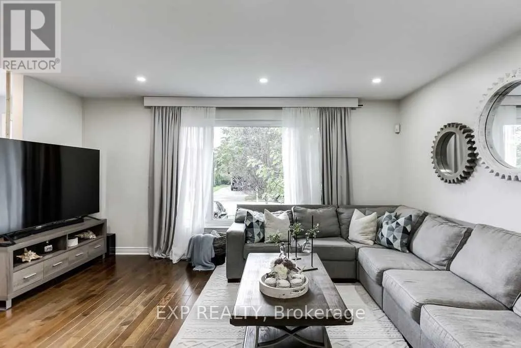 UPPER - 72 BILLINGTON CRESCENT