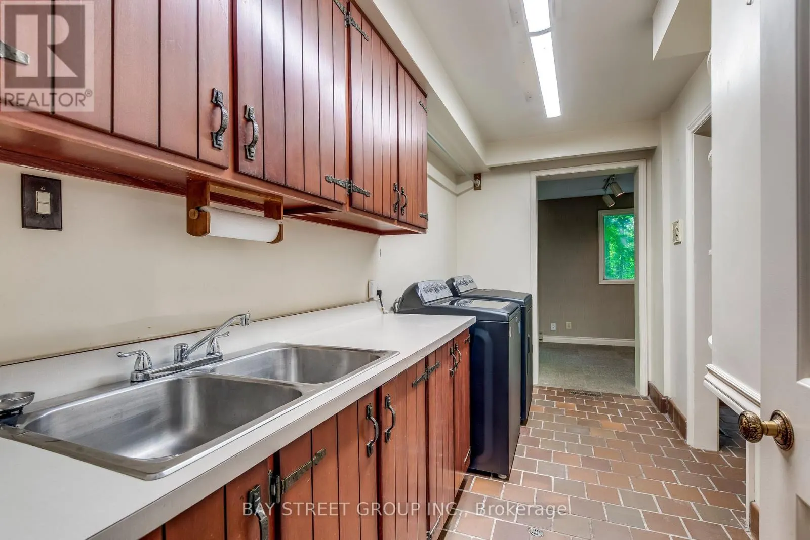7 MYLESVIEW PLACE