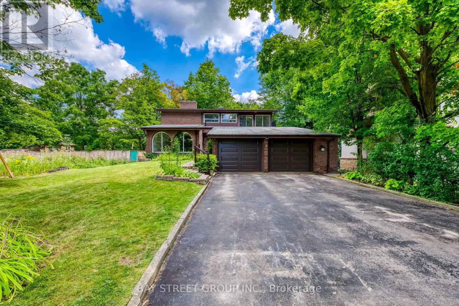 7 MYLESVIEW PLACE