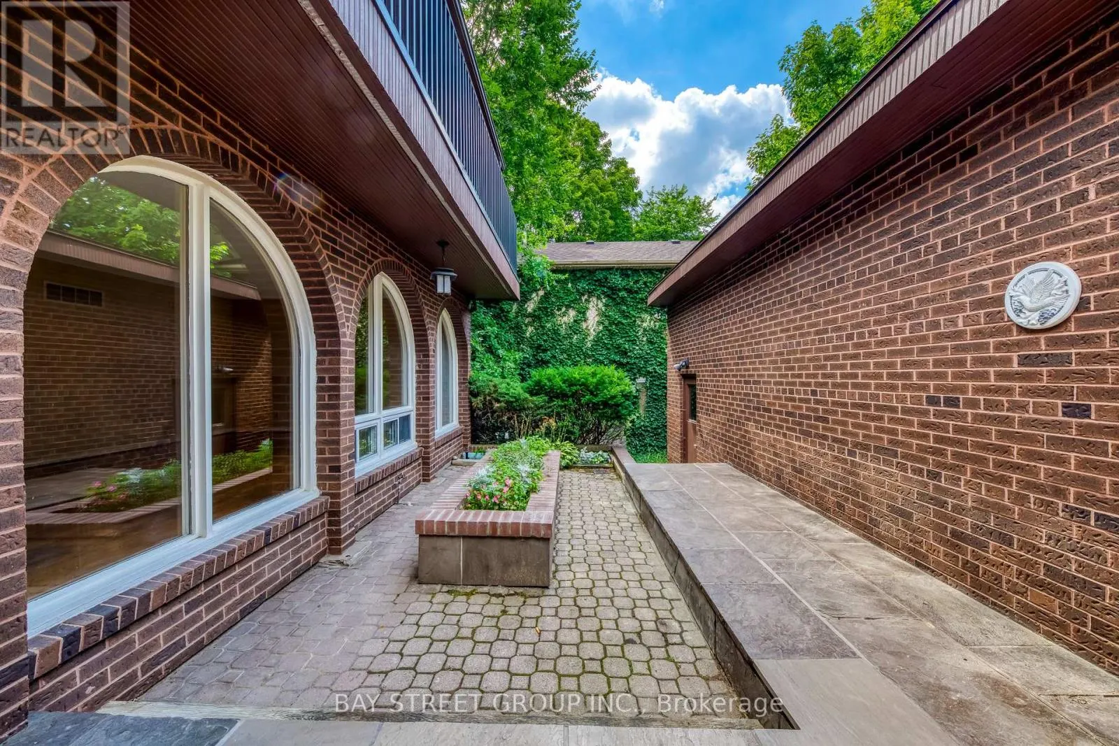 7 MYLESVIEW PLACE