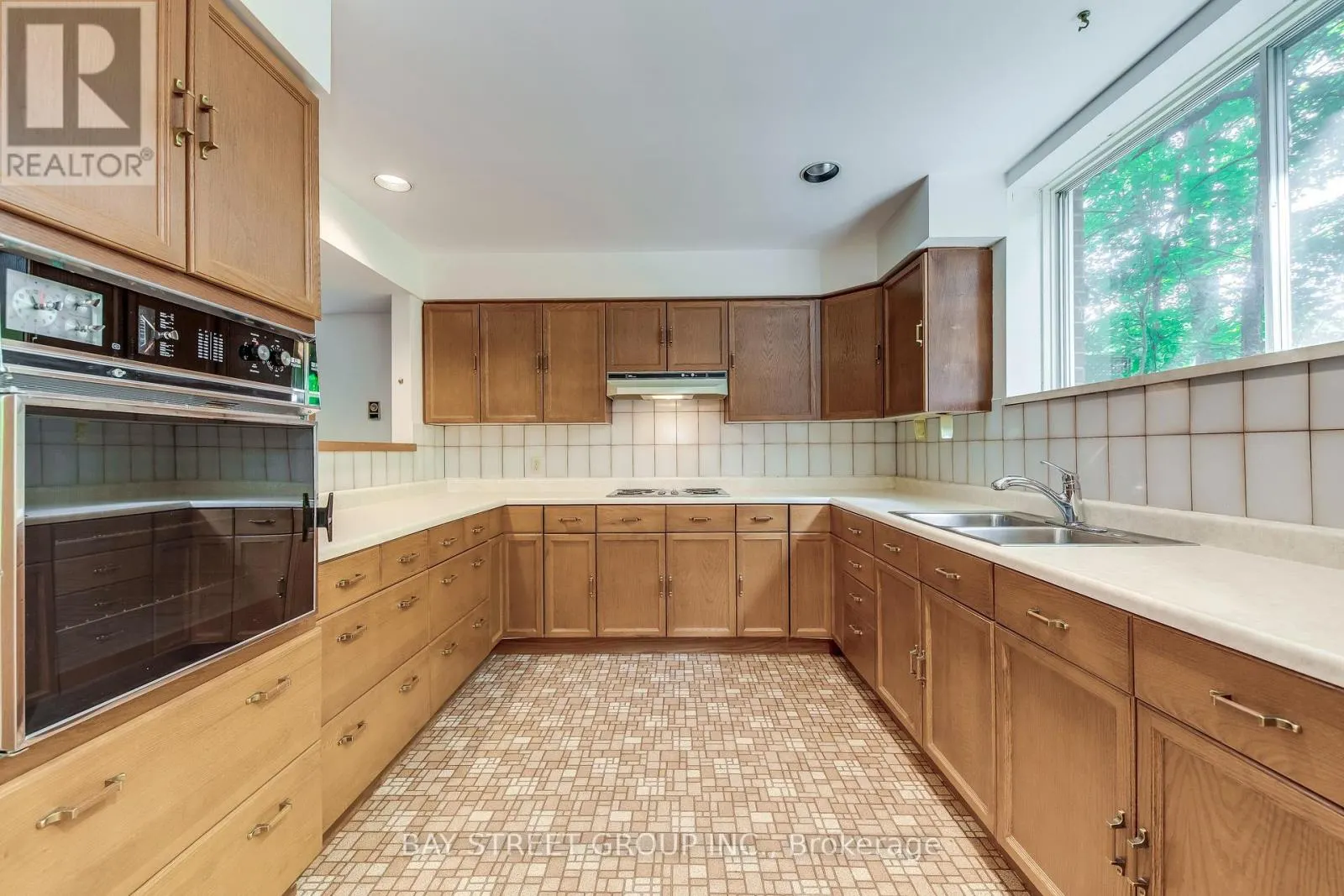 7 MYLESVIEW PLACE