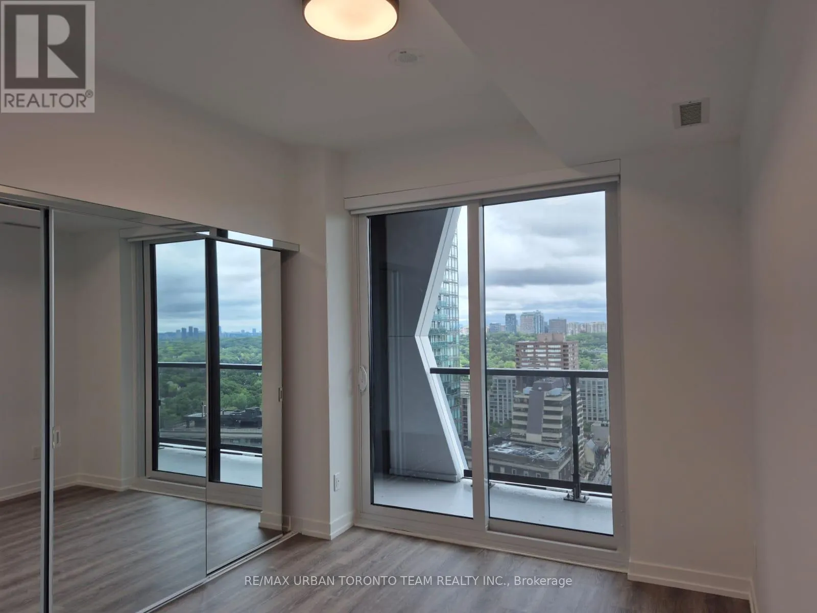 2805 - 771 YONGE STREET