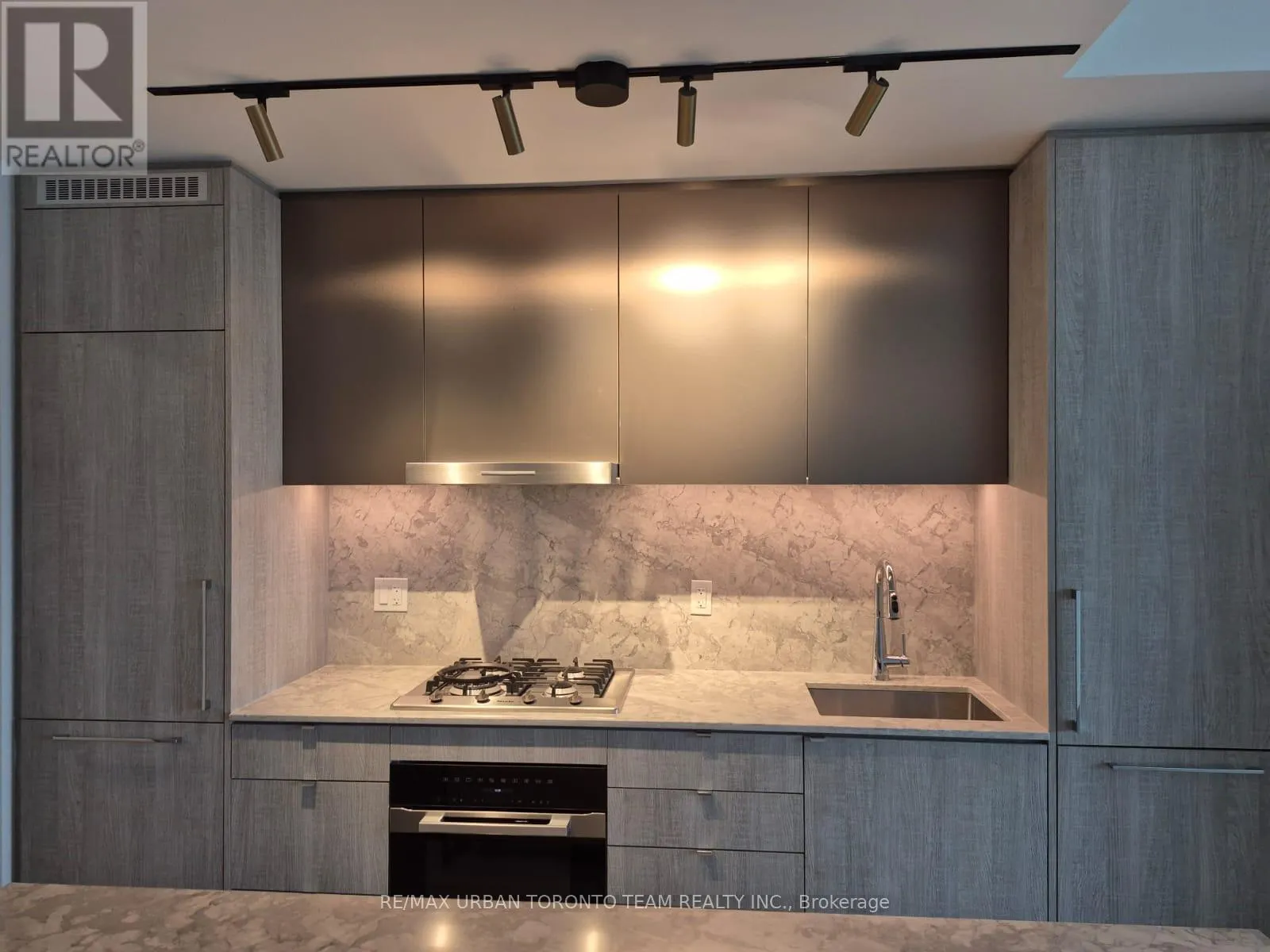 2805 - 771 YONGE STREET