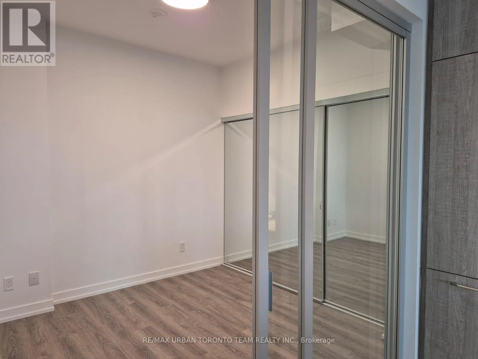 2805 - 771 YONGE STREET