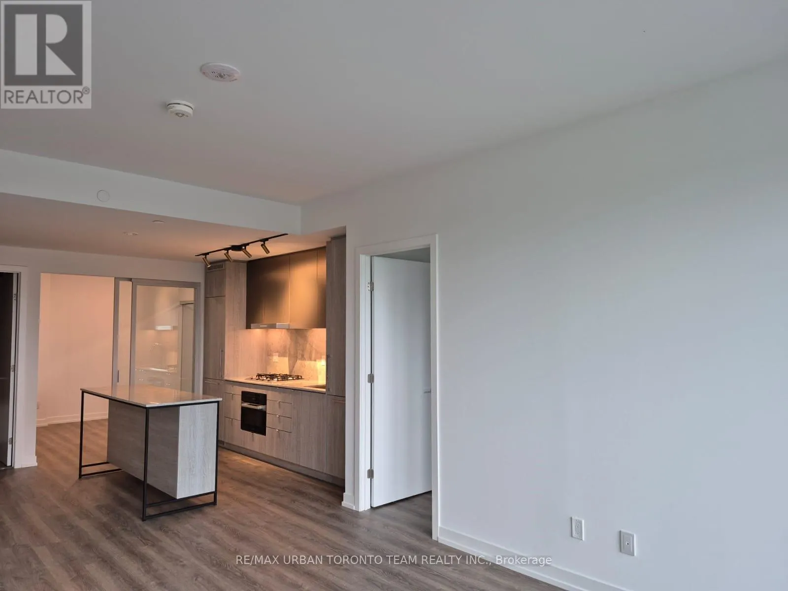 2805 - 771 YONGE STREET