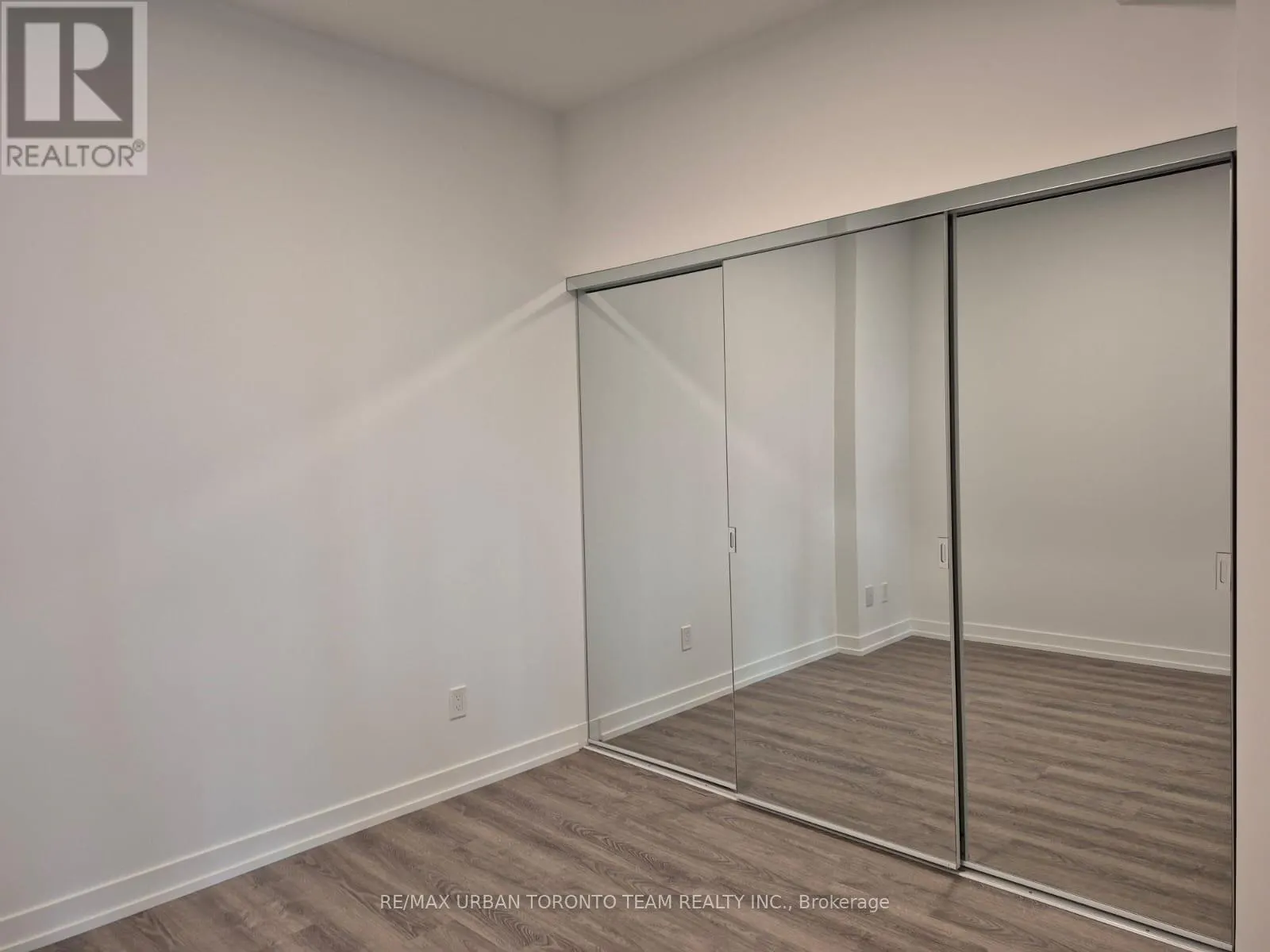 2805 - 771 YONGE STREET