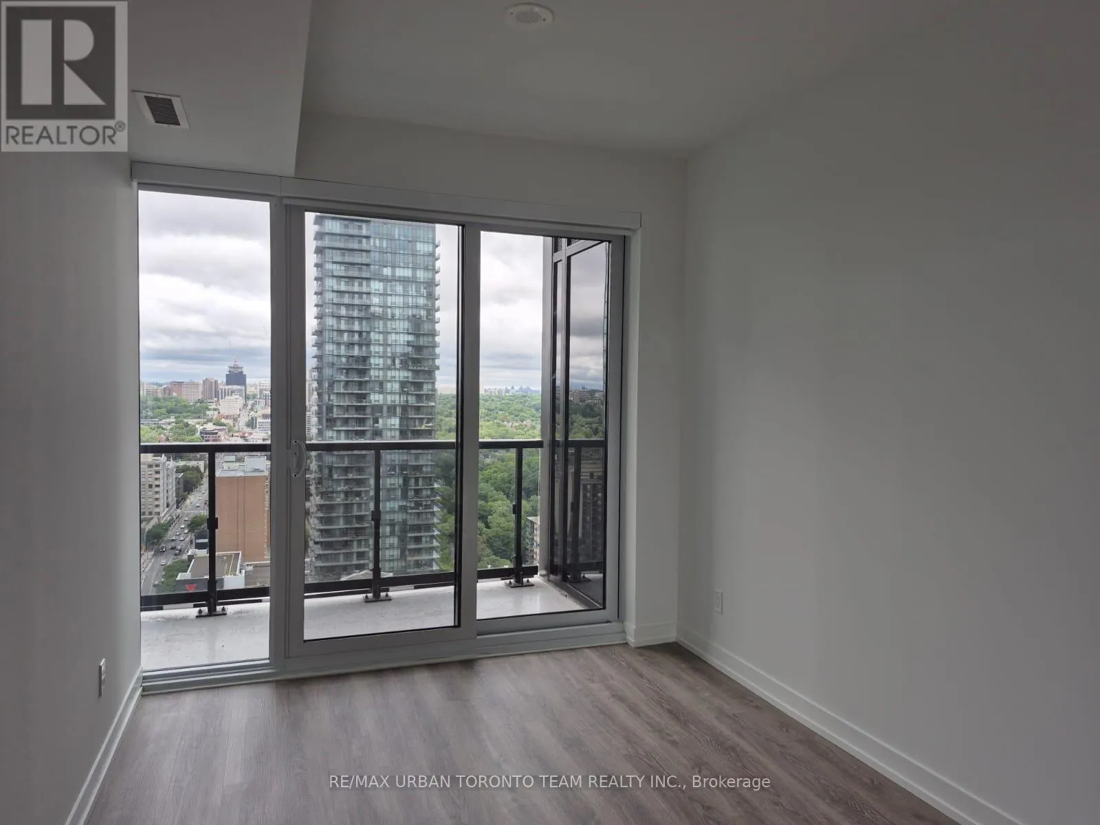 2805 - 771 YONGE STREET