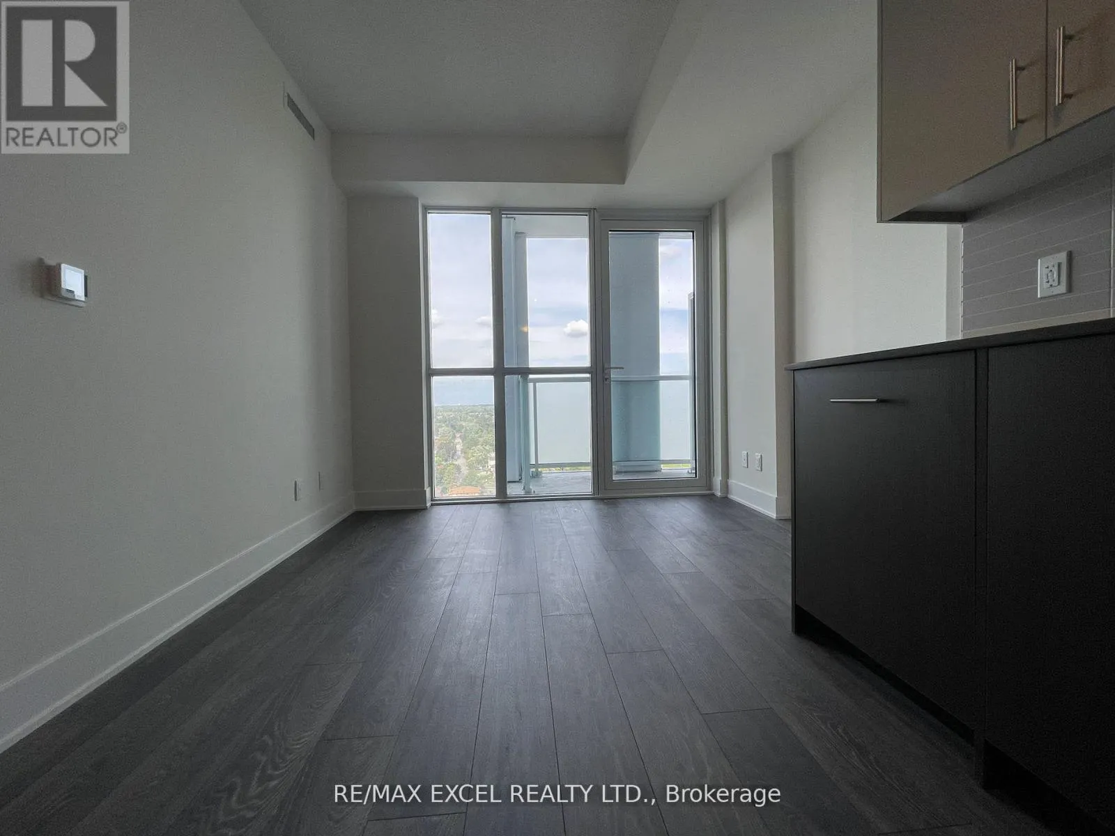 1808 - 188 FAIRVIEW MALL DRIVE