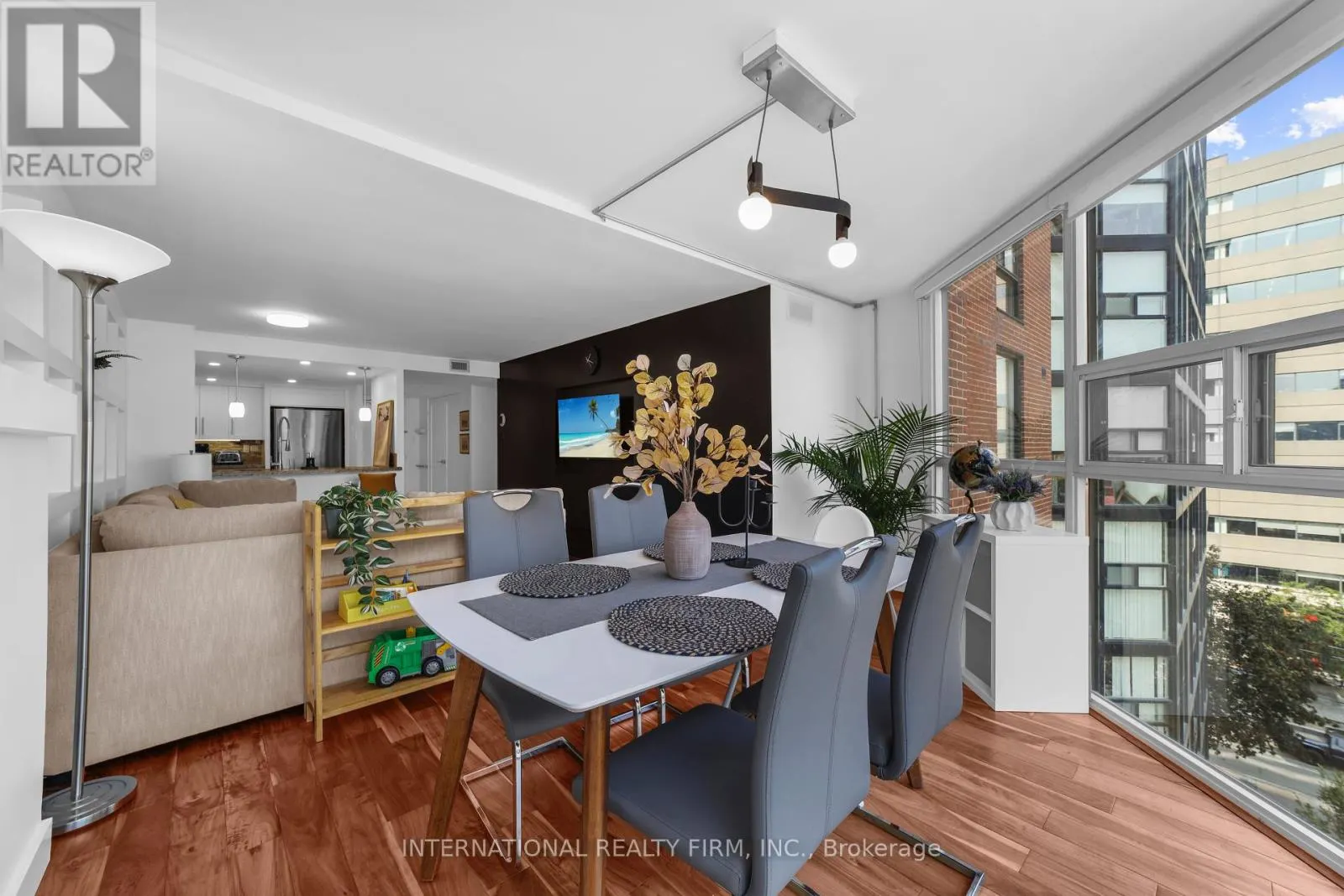 713 - 701 KING STREET W