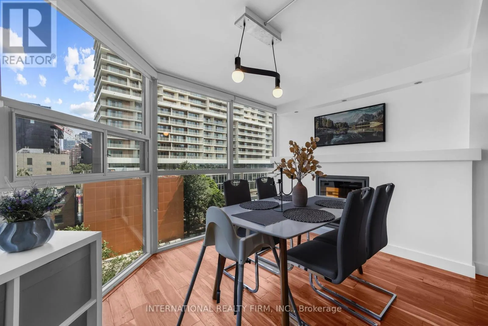 713 - 701 KING STREET W