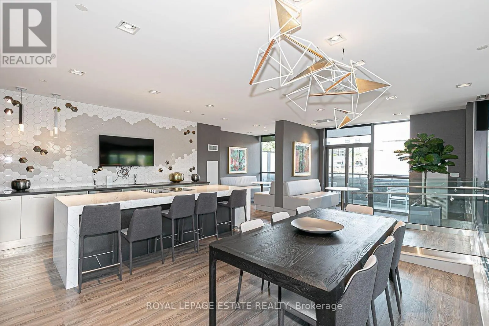 TH9 - 175 PEARS AVENUE