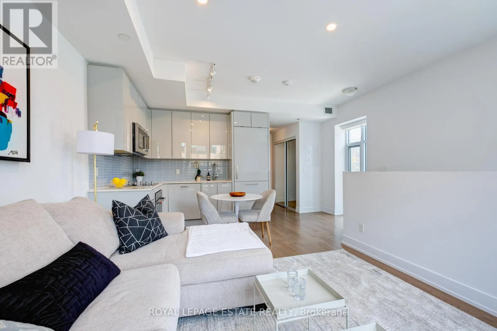 TH9 - 175 PEARS AVENUE