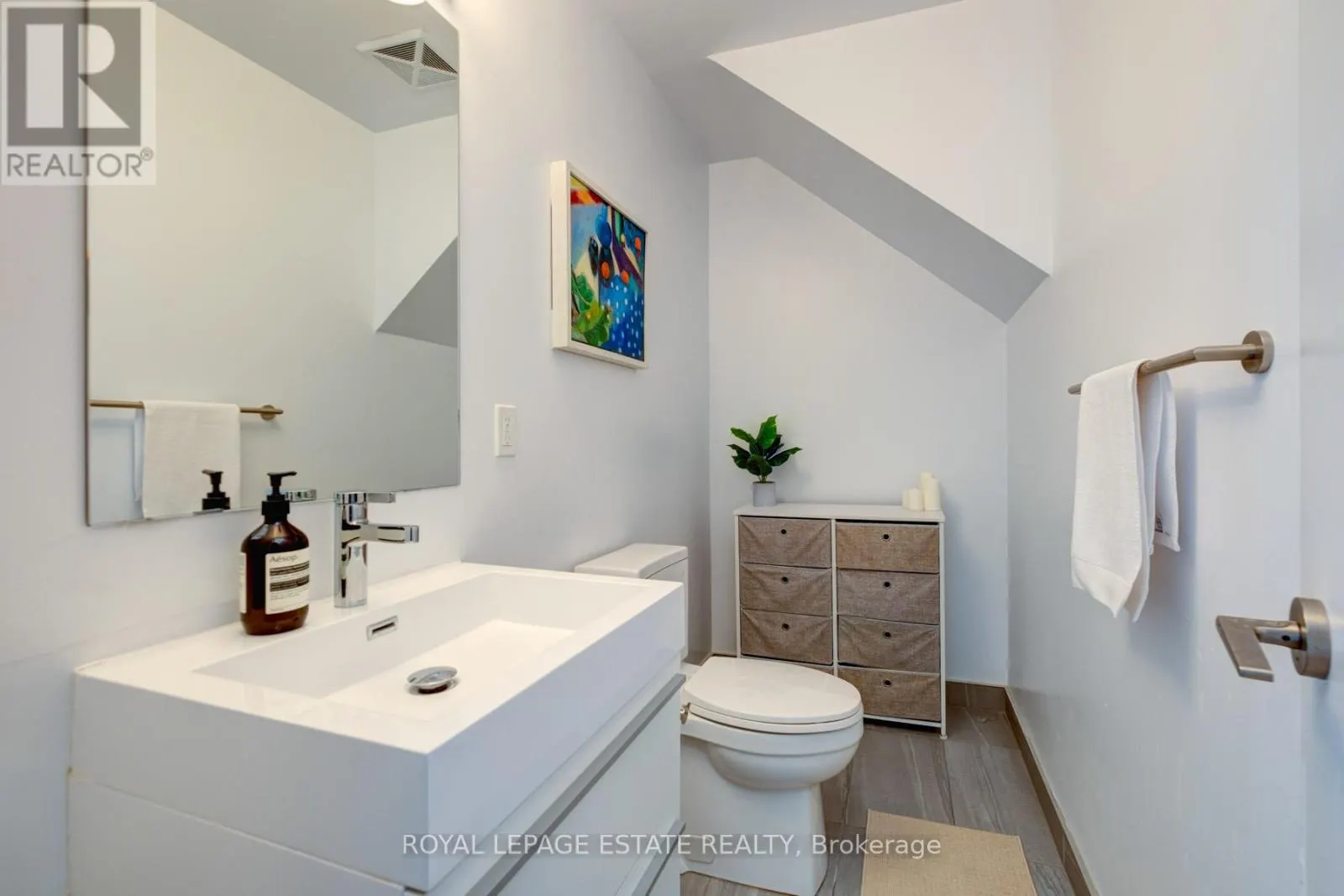 TH9 - 175 PEARS AVENUE