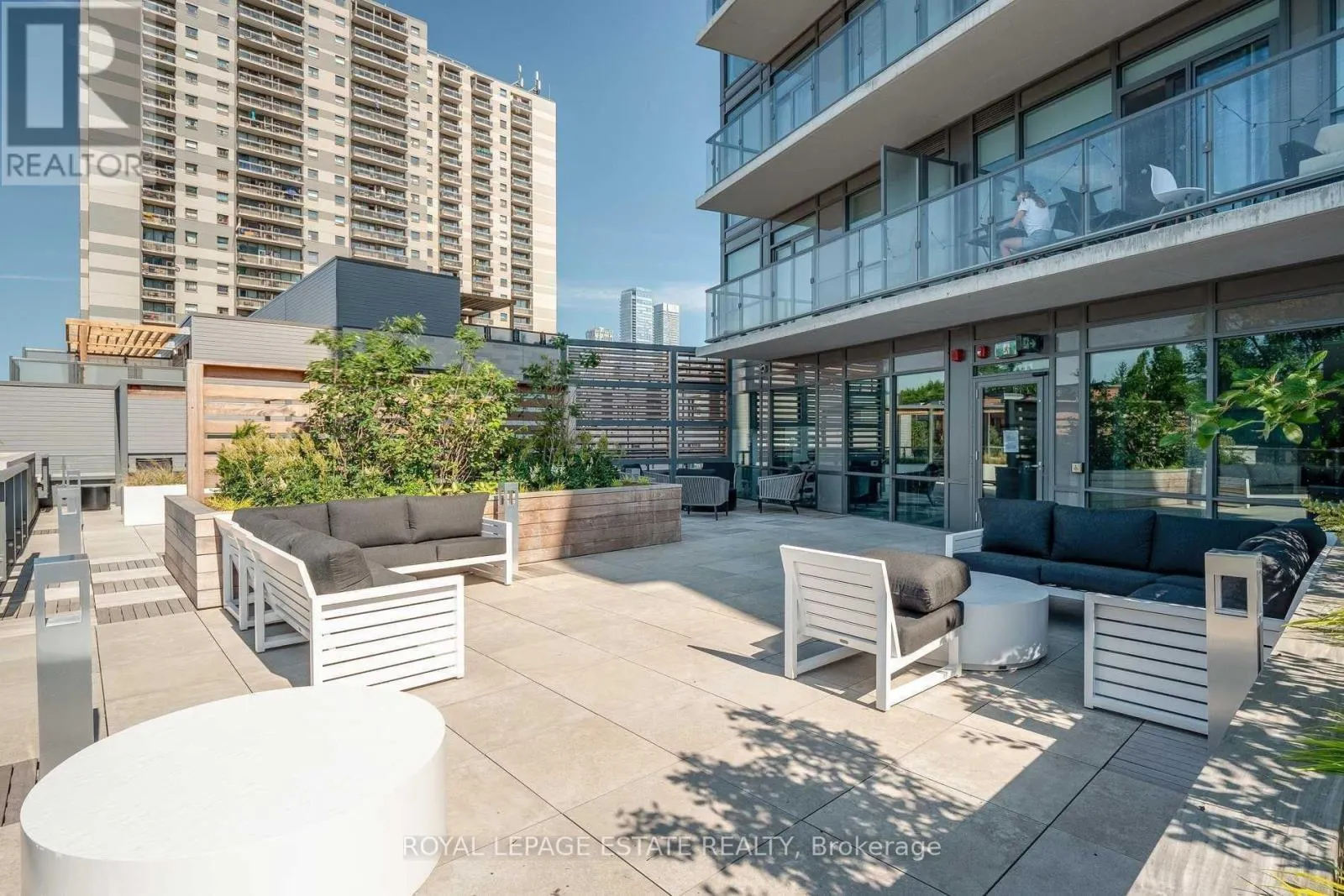 TH9 - 175 PEARS AVENUE