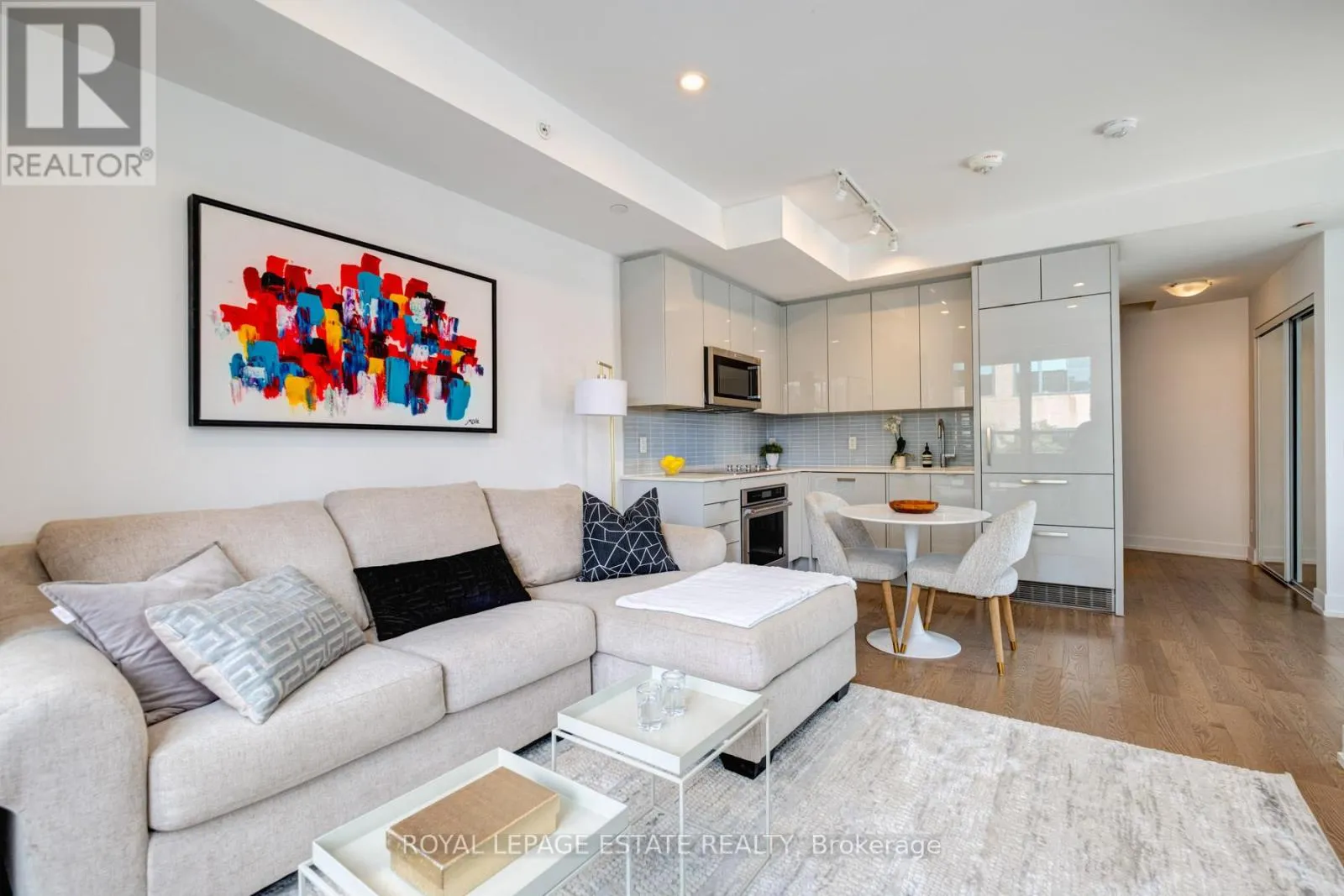 TH9 - 175 PEARS AVENUE