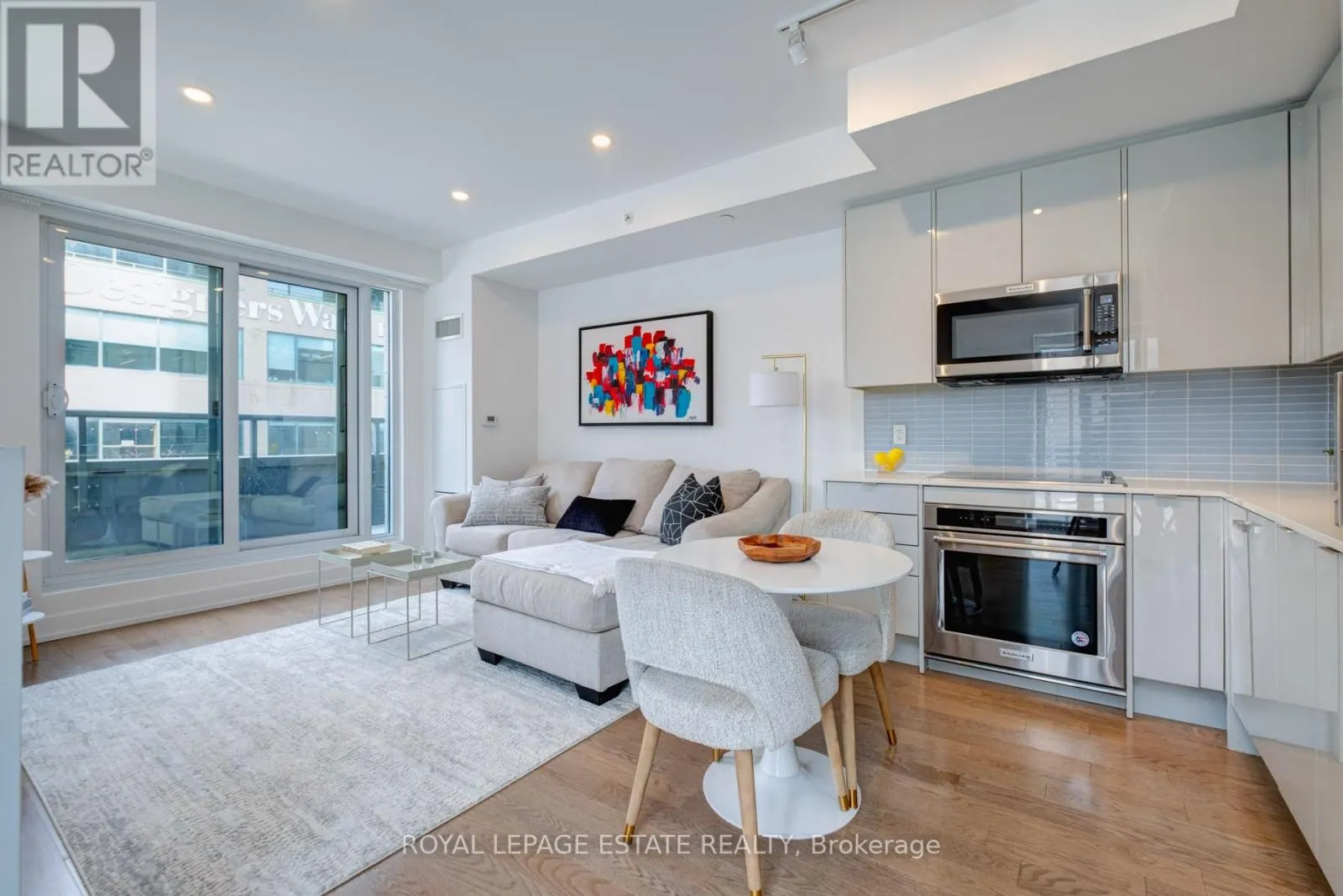 TH9 - 175 PEARS AVENUE