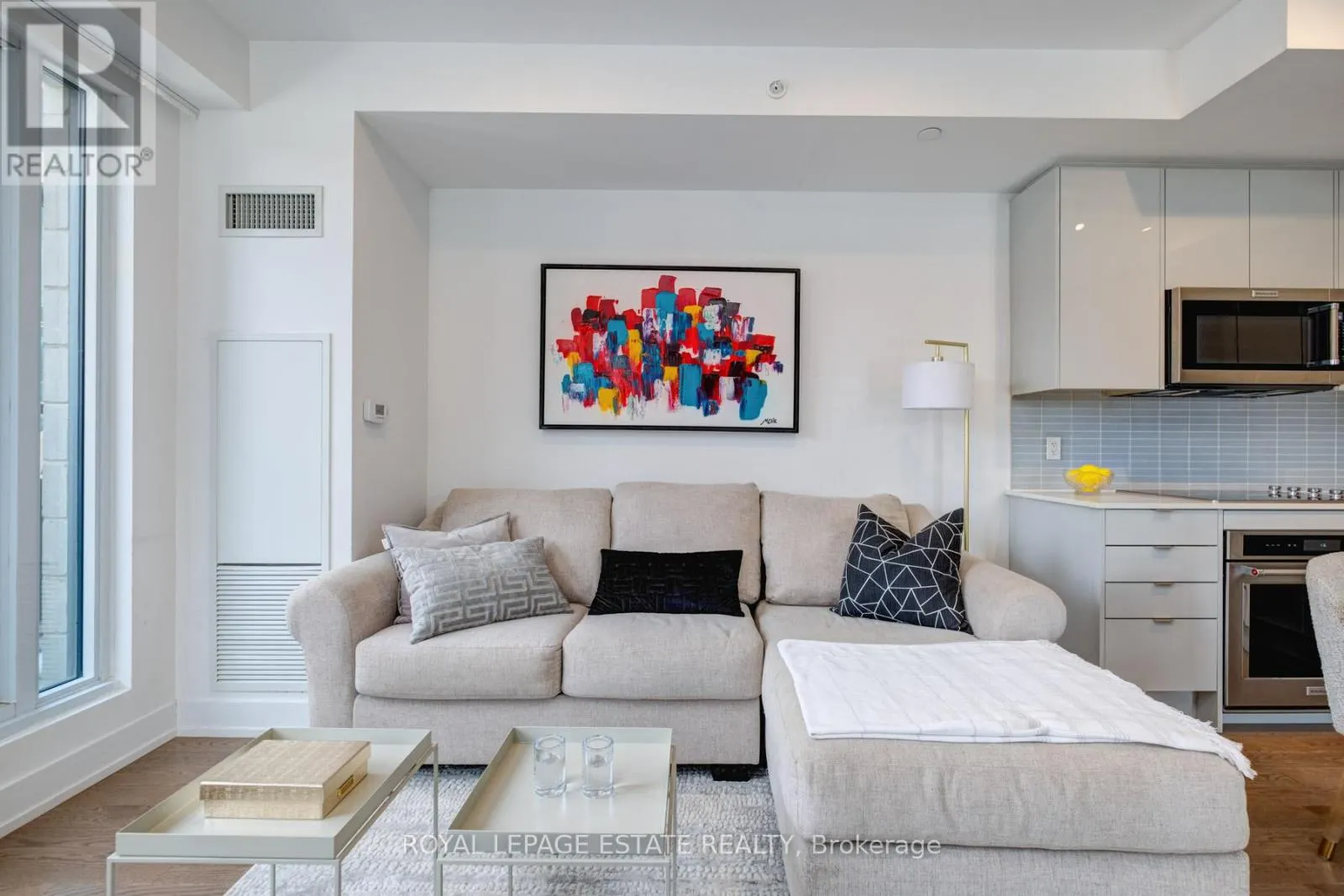 TH9 - 175 PEARS AVENUE