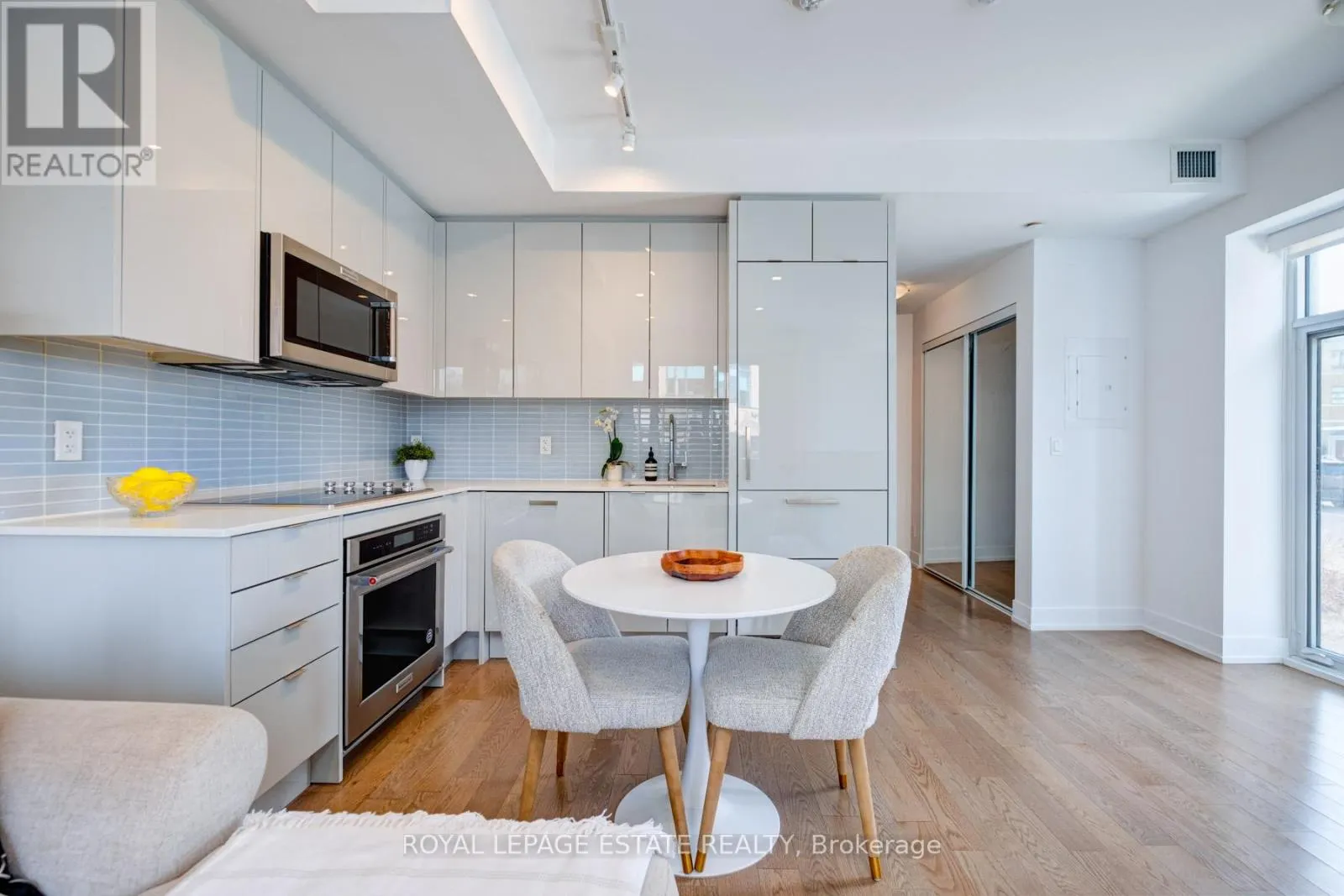 TH9 - 175 PEARS AVENUE
